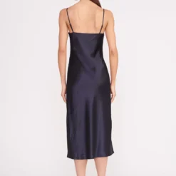 MEANDER DRESS | NAVY -Outlet Attirion Store 026 230601 Staud Fall Ecom 01586 web 0fccf77c fe63 4dbf 9ece 01a6430d0cf3