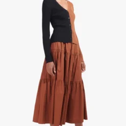 New Release -Outlet Attirion Store Cargo Sweater Tan Black Sea Skirt Tan 00939 web 08fdebe3 45cc 4149 a2ff 1b2f814597ab
