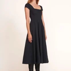 SHORT SLEEVE WELLS DRESS | BLACK 8 SHORT SLEEVE WELLS DRESS | BLACK -Outlet Attirion Store Short Sleeve Wells Dress Black 005 edit web