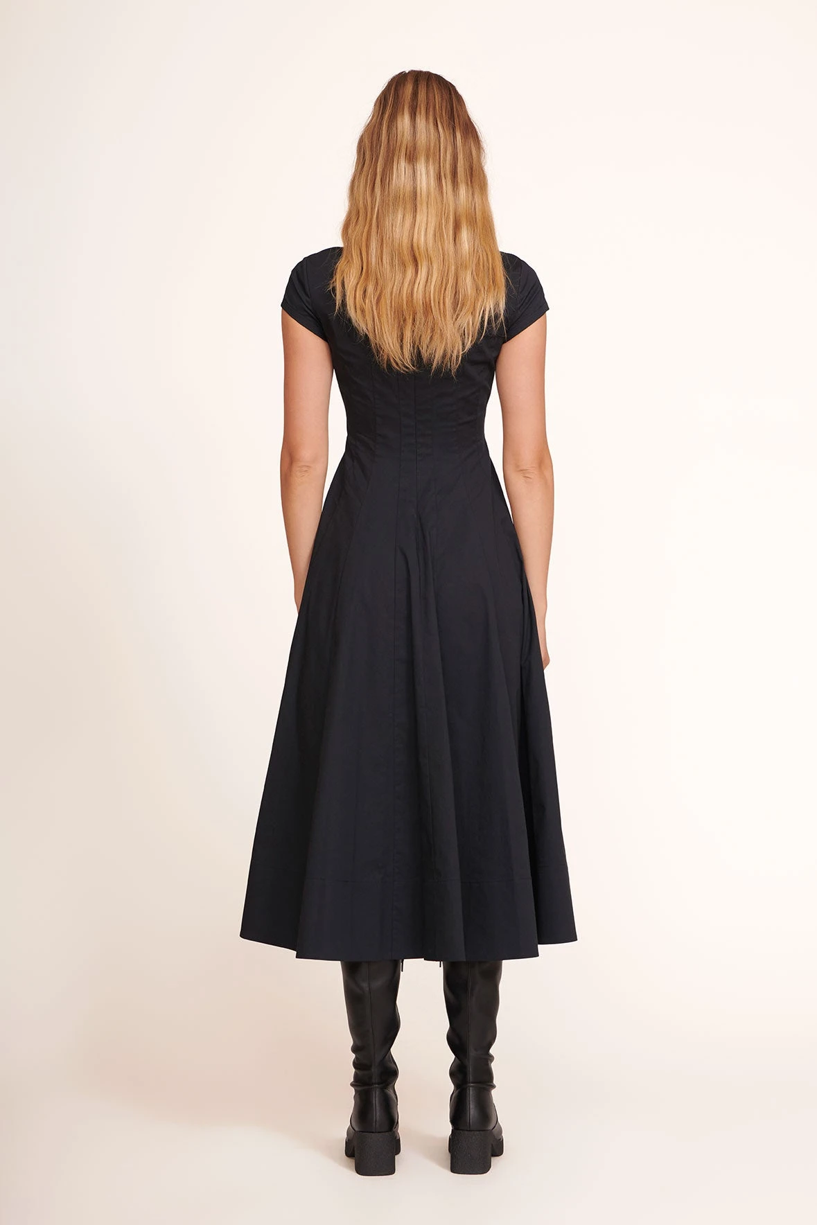 SHORT SLEEVE WELLS DRESS | BLACK 4 SHORT SLEEVE WELLS DRESS | BLACK - Image 4