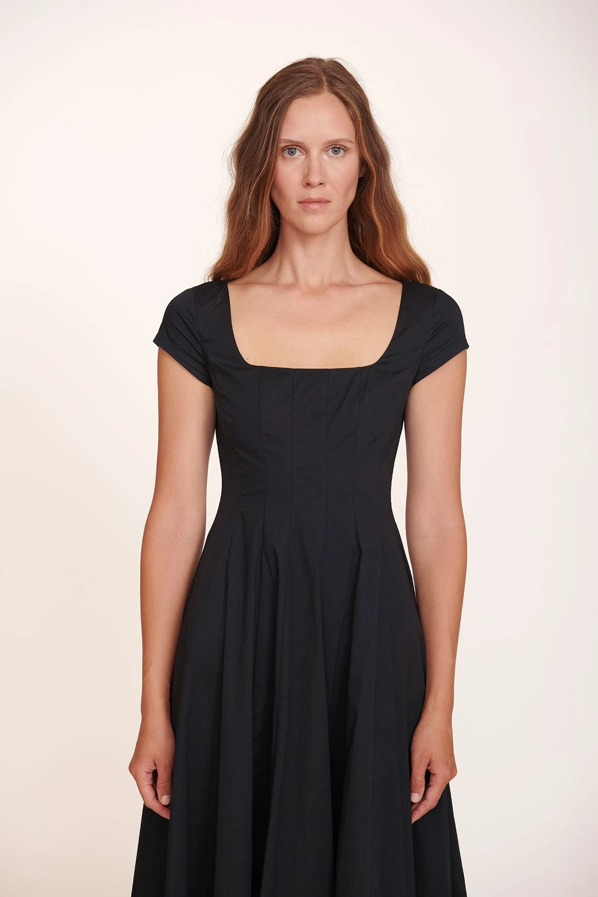SHORT SLEEVE WELLS DRESS | BLACK 5 SHORT SLEEVE WELLS DRESS | BLACK - Image 5