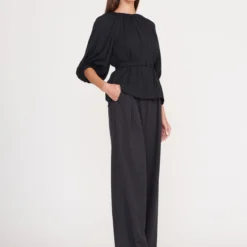 ARLO TOP | BLACK 8 ARLO TOP | BLACK -Outlet Attirion Store arlo top black 5 9728f8f5 6593 47f6 9b25 87f4033542c1