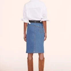 HUDSON SKIRT | MEDIUM WASH 8 HUDSON SKIRT | MEDIUM WASH -Outlet Attirion Store emersyn top white 00639 web 1